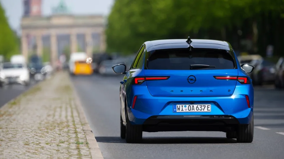 „Opel“ žymi ypatingus metus: pirmą kartą „Opel“ istorijoje kiekvienas modelis turės savo elektrinę versiją