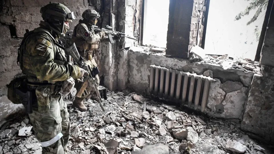 Protu sunkiai suvokiamas žiaurumas: rusai Ukrainoje naudoja ginklus, kurie buvo uždrausti dar prieš 100 metų