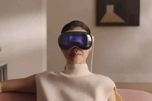 „Apple“ ruošia savo šedevro atnaujinimą: dar šiemet galime sulaukti naujojo „Vision Pro 2“ modelio