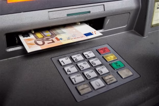 Gresia baudos iki 6500 eurų: šią vasarą įsigalios naujos taisyklės, kurios palies daugelį, pasakė, kas svarbiausia