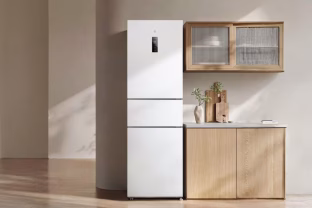 „Xiaomi“ pristatė naują kompaktišką „Mijia“ serijos šaldytuvą, kurio kaina nesieks nė 300 eurų